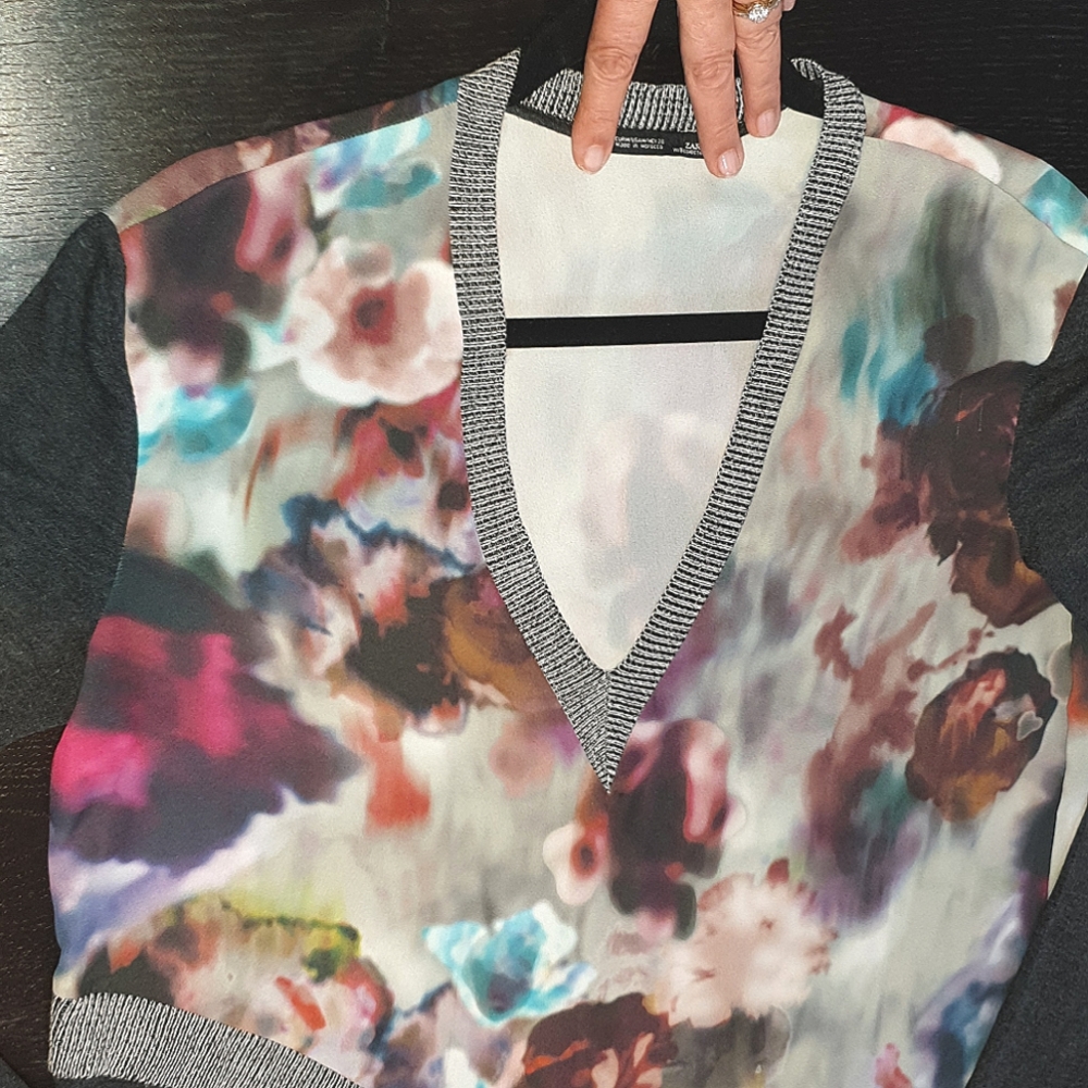 VGC gorgeous colours ZARA top size M, flowy fabric, very feminine yet a bit edgy - Picture 10 of 12